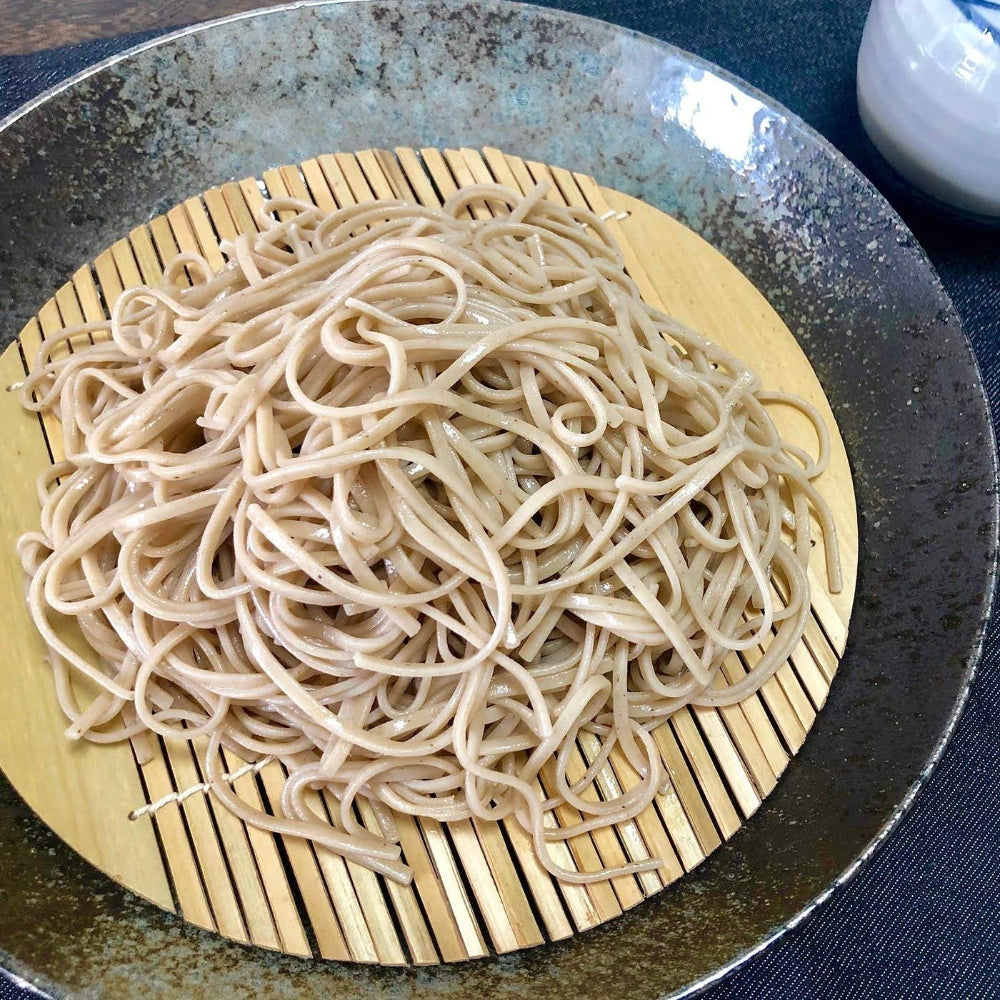 Close-up of Yamamoto Kajino soba noodle strands – pure buckwheat texture”