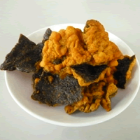 Japanese spicy nori tempura snack seasoned with Sichuan pepper and chili