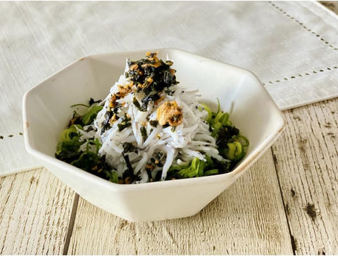 Crunchy wakame seaweed furikake topping on rice with chili garlic seasoning