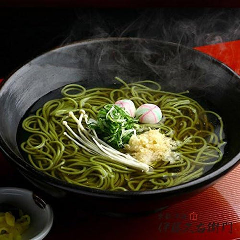 Serving suggestion of Uji matcha soba with Kyoto-style tsuyu dipping sauce